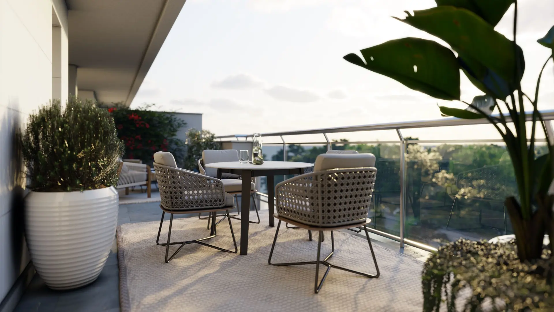 Terrazzo con tavolo e vista